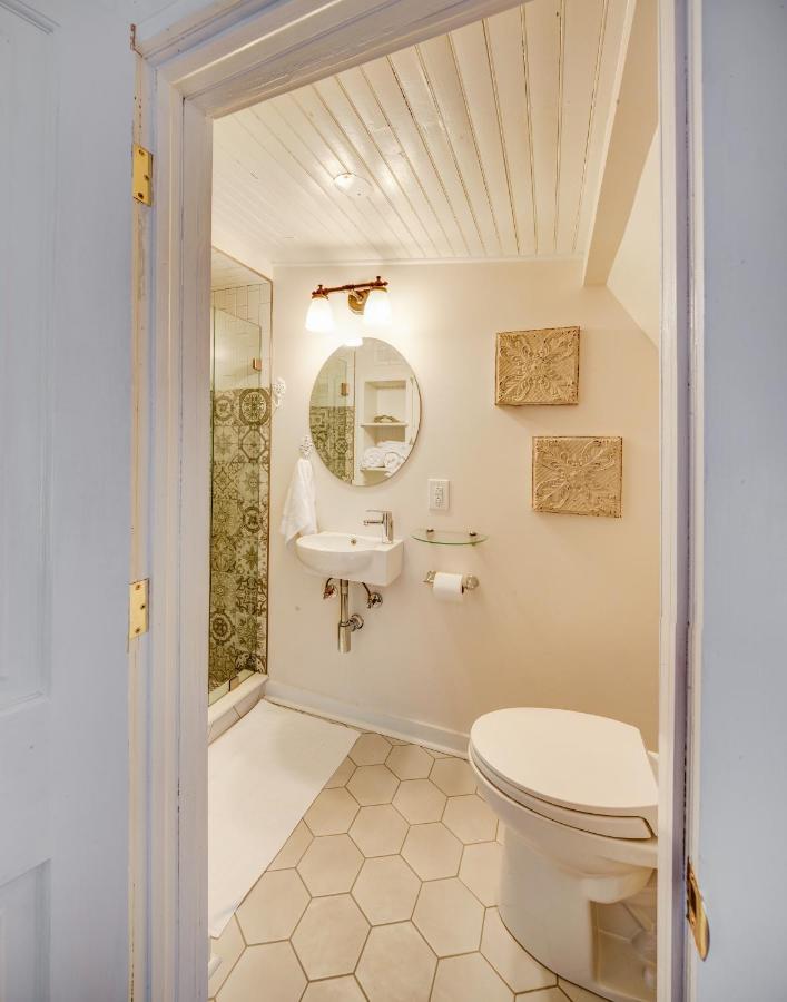 Fairytale Loft Suite 1 Bed, 1 Bath Luxury Apartment In Downtown Belmont Charlottesville Exterior photo